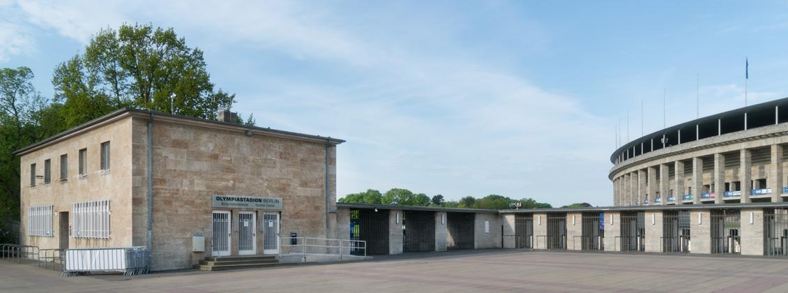 Olympiastadion Berlin Besucherzentrum Eingang slider