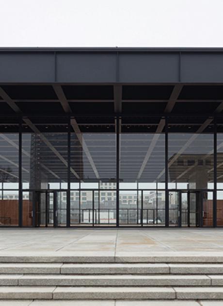 neue nationalgalerie Eingang Terrasse